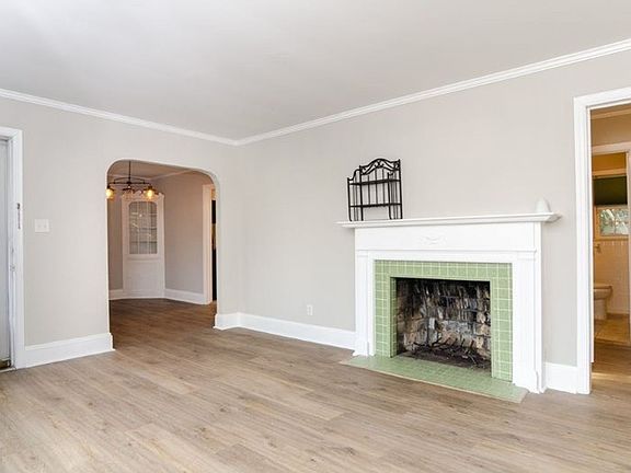 4th image of 229 Lullwater Dr