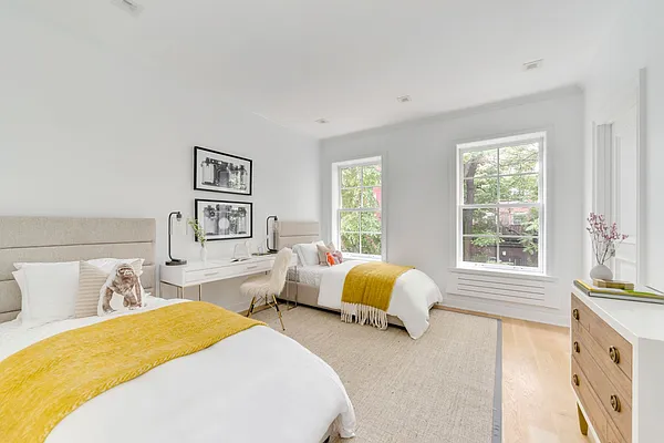 Sold by Compass | media 22