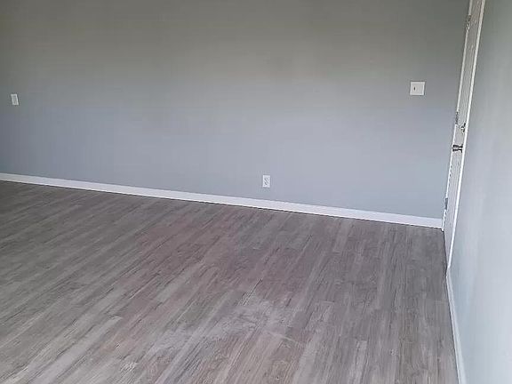 4th image of 510 McKellar Cir #4