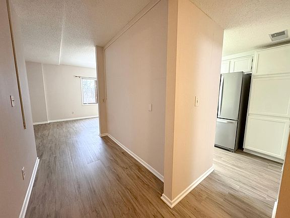 3rd image of 200 Willow Ct APT 2A