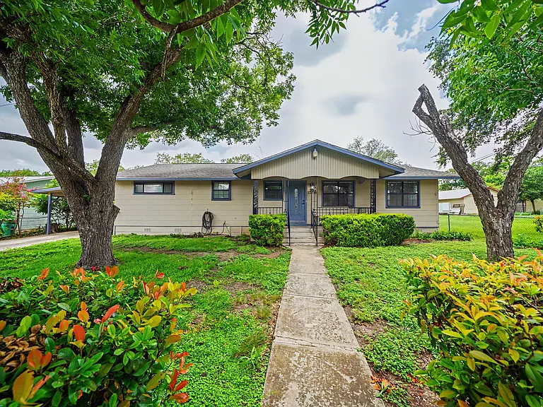 12715 Middle Ln — Photo 1