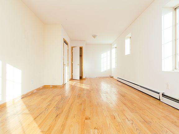 2nd image of 100 Jefferson St #2