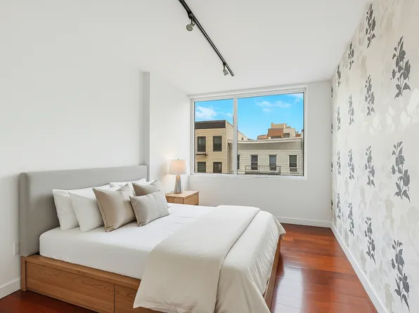 190 Green Street image 5 of 11