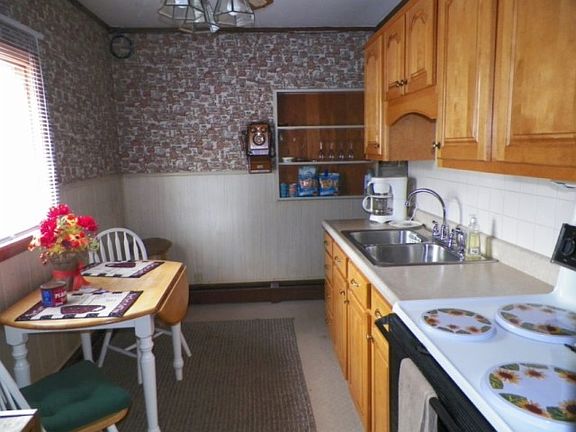 5th image of 223 Forestwood Ave