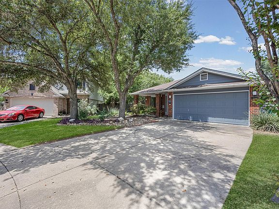 3rd image of 813 Dornach Ct