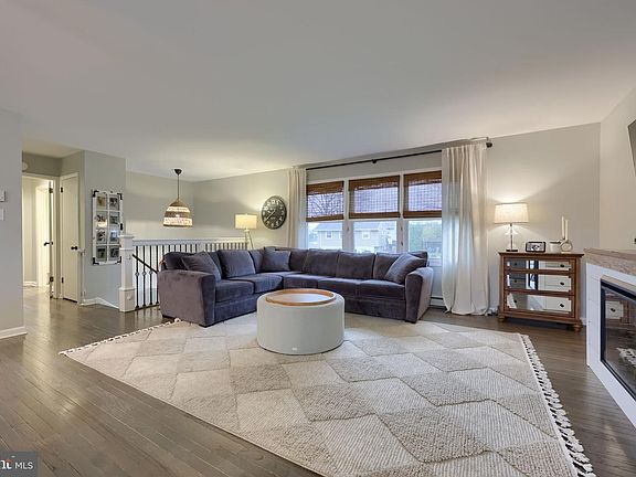 4th image of 204 Wilshire Blvd