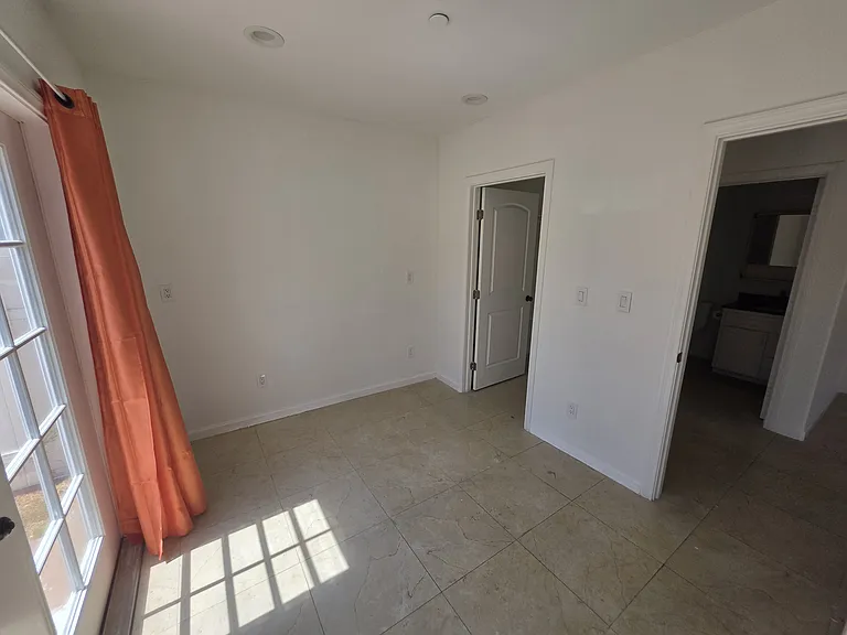 1038 Raymond Ave — Photo 7