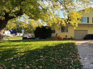 3449 Hillandale Rd, Davenport, IA 52806
