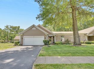 373 Hilltop Blvd, Canfield, OH