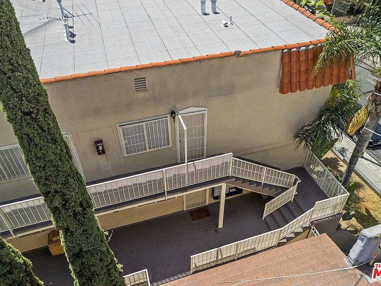 1540 N Fuller Ave #7 — Photo 3