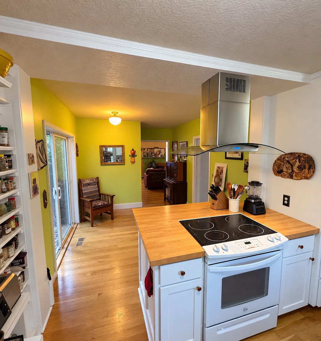 3 bed, 2.5 bath, 1950 sqft, $3,300 — Photo 4