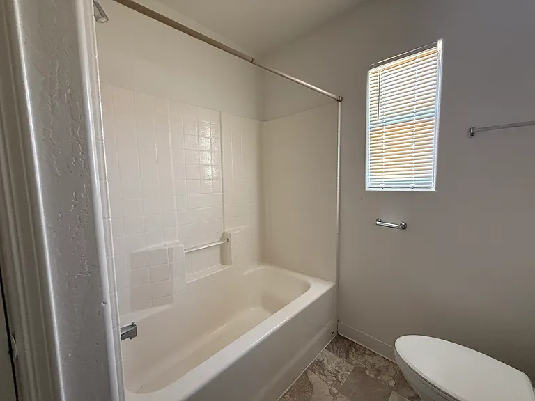 556 W Wilson Ave #B — Photo 8