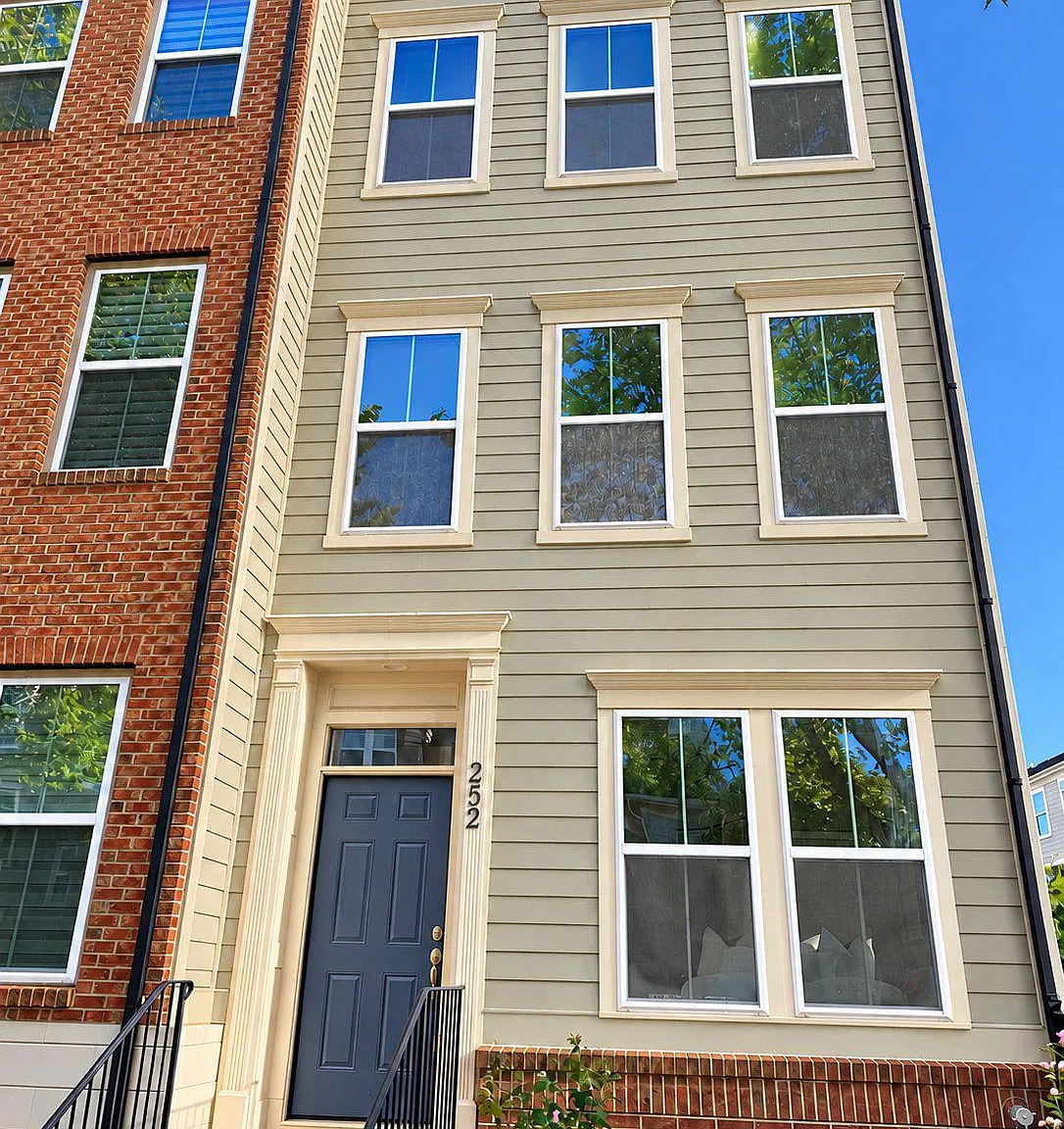 3 bed, 4.5 bath, 1552 sqft, $3,850 — Photo 1