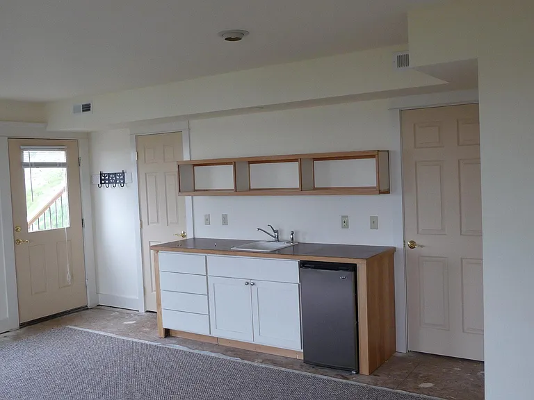 305 W Lexington Ave — Photo 5