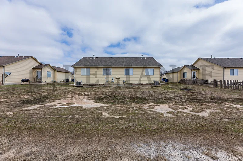 3 bed, 2.0 bath, 1410 sqft, $1,545 — Photo 4