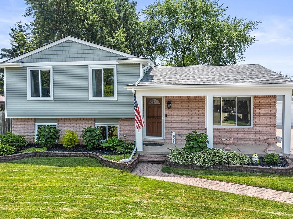1st image of 18558 N Oak Ct