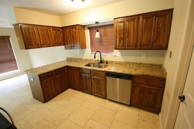 1st image of 3906 Woodhaven Ln