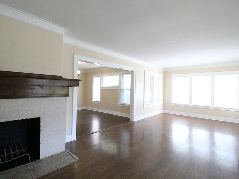 1412 W 51st Street — Photo 4