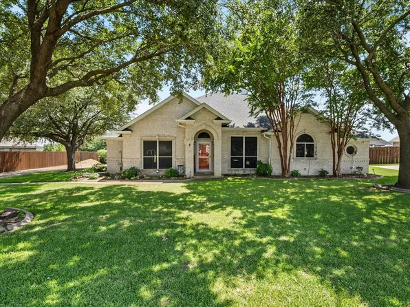 2811 London Ln, Crowley, TX 76036