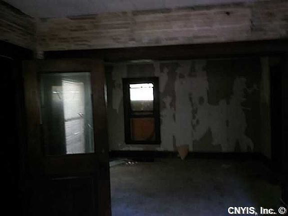 4th image of 910 Onondaga Ave