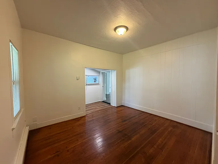 2519 Baker- 5 Unit — Photo 9