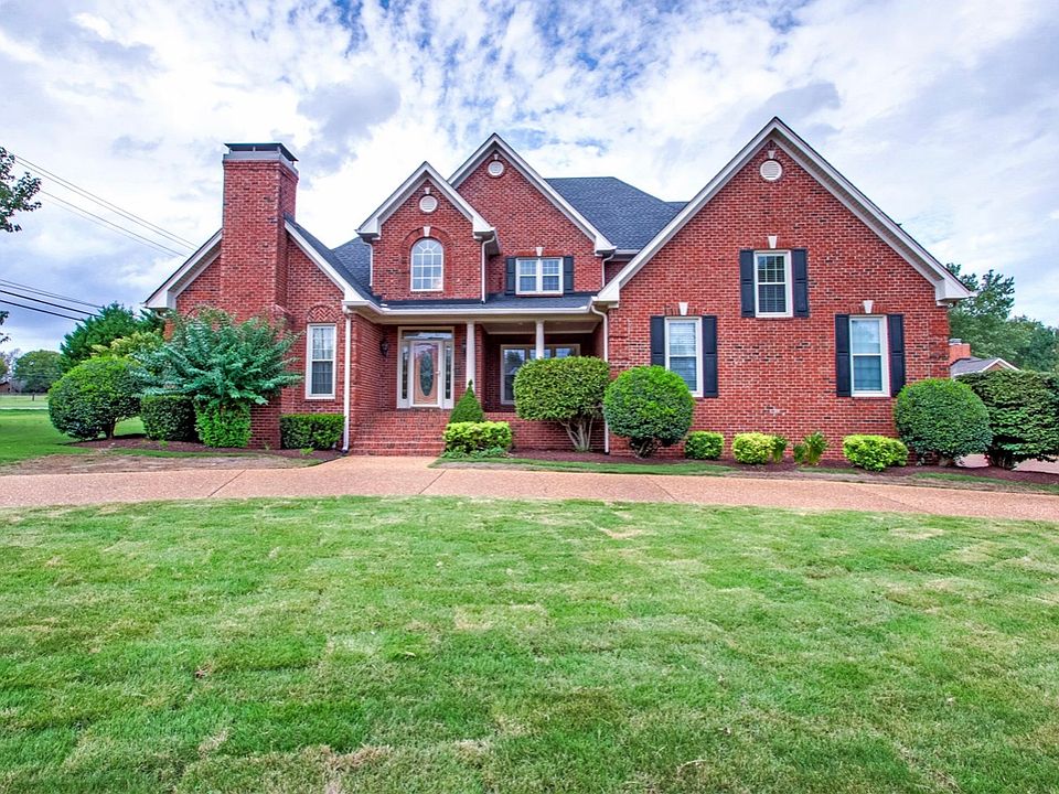 Front view from W Clay Drive