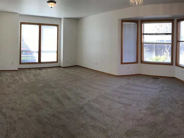 3246 N Mitchell St — Photo 4