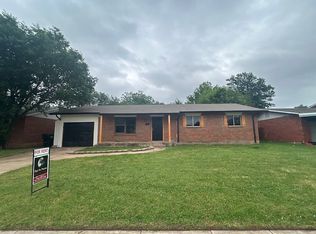 2204 Queensbury Rd, Moore, OK 73160
