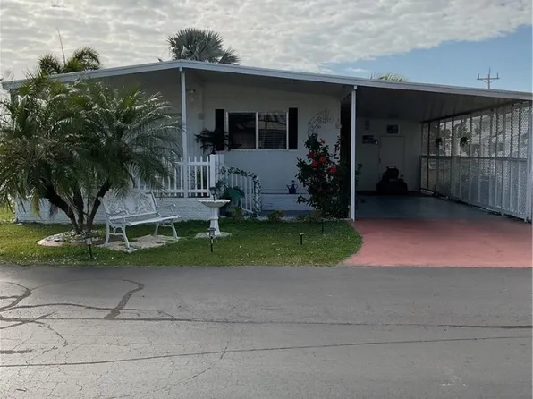 552 Freedom St, North Fort Myers, FL 33917