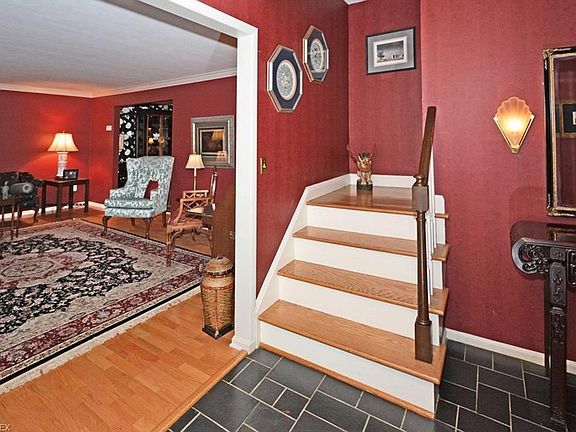 4th image of 30605 Winsor Dr