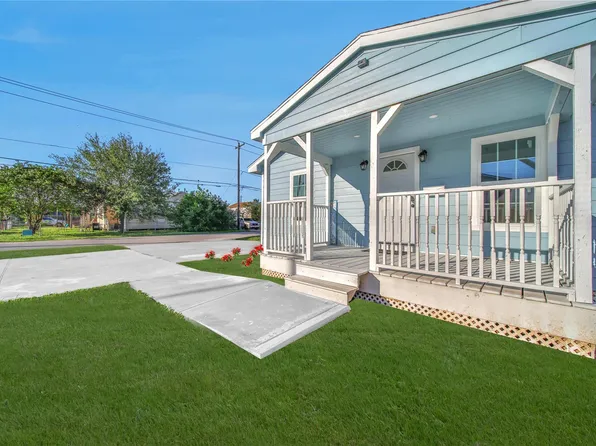 2221 Grover Ave, Galveston, TX 77551