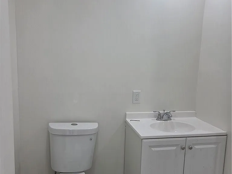 121 N Baymar Ave — Photo 6