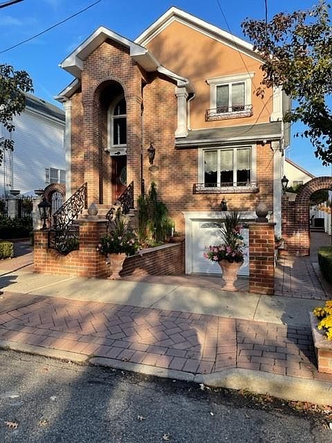 1st image of 371 Swinnerton St