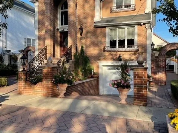 371 Swinnerton St, Staten Island, NY 10307