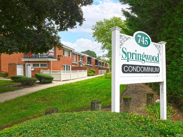 745 Conklin Street #18, Farmingdale, NY 11735