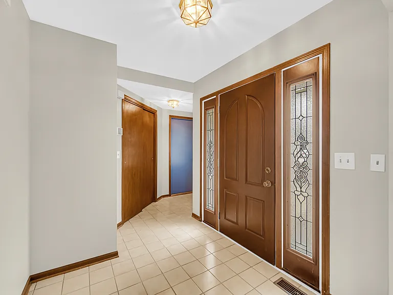 2420 Harbor Ct — Photo 10
