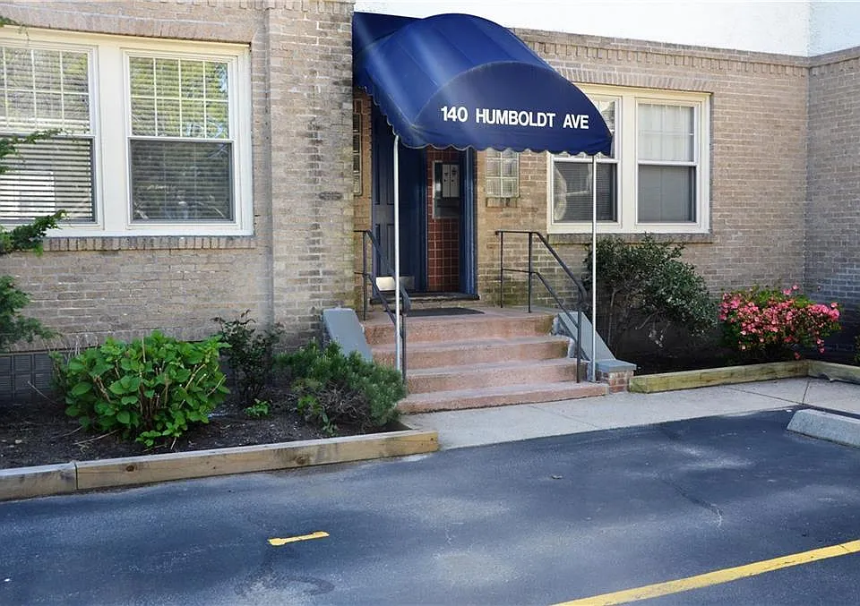 140 Humboldt Ave #1