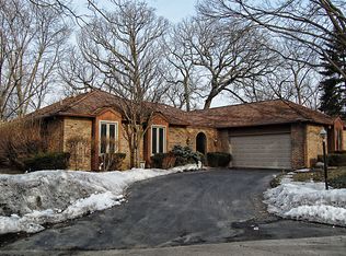 4 Red Haw Rd, Rolling Meadows, IL 60008