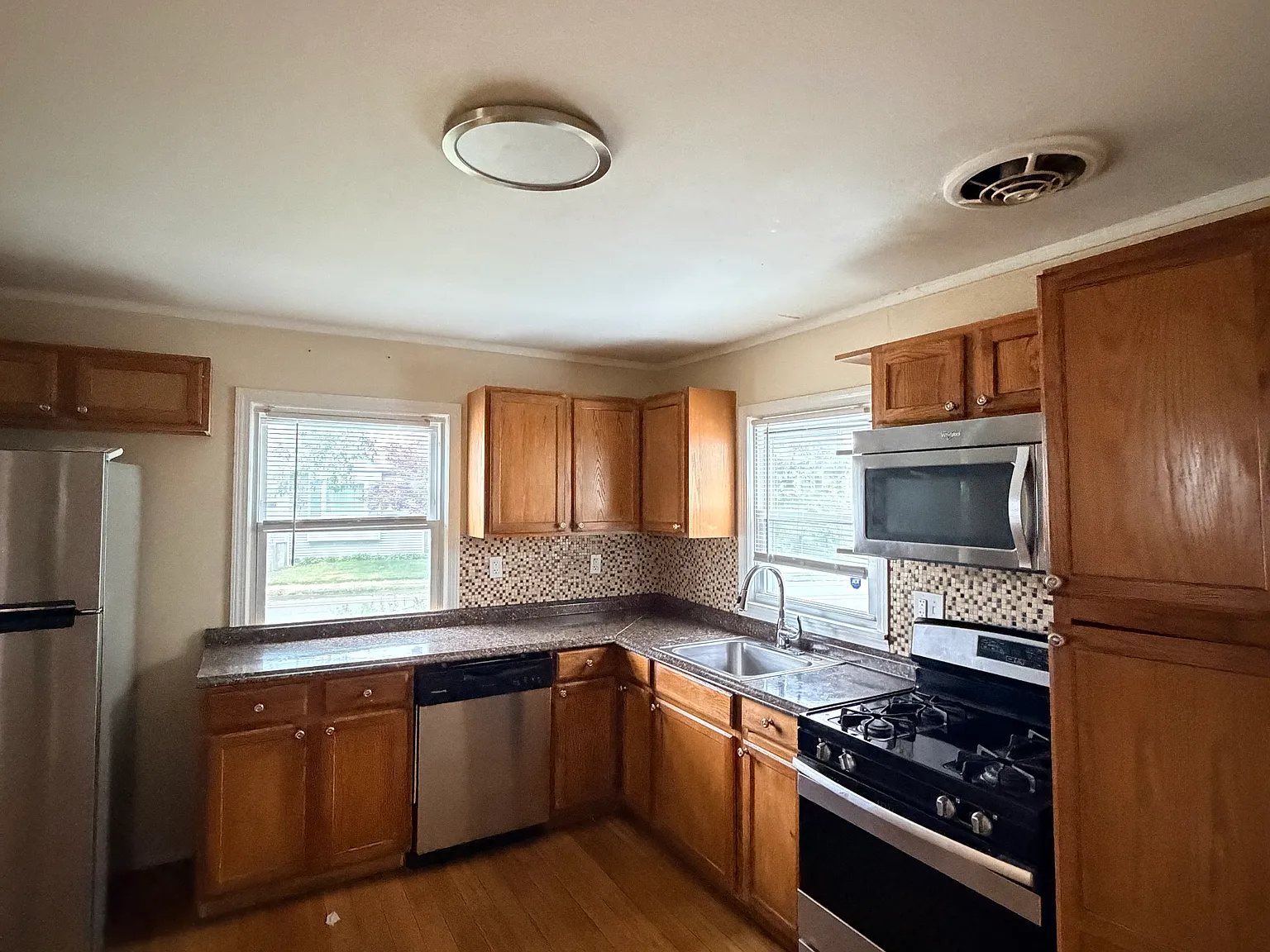 18 Townsend Ave — Photo 4