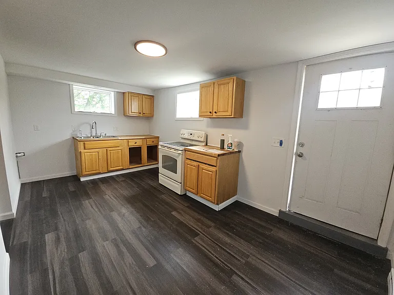 120 N Main St #6 — Photo 2