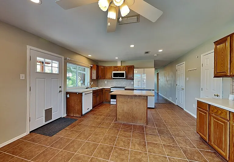3100 Fairgate Dr — Photo 6