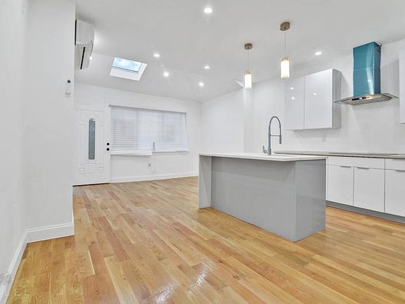5th image of 8762 124th St