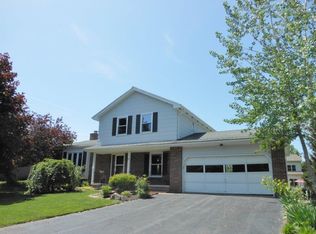 81 Red Hickory Dr, Rochester, NY 14626