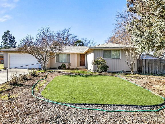 4th image of 4055 Crestwood Cir