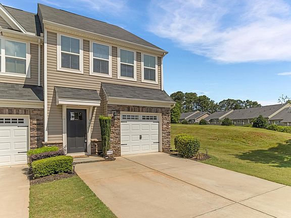 2nd image of 300 Huntingdale Pl