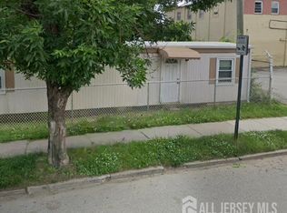 41 Oak St, Lodi, NJ 07644