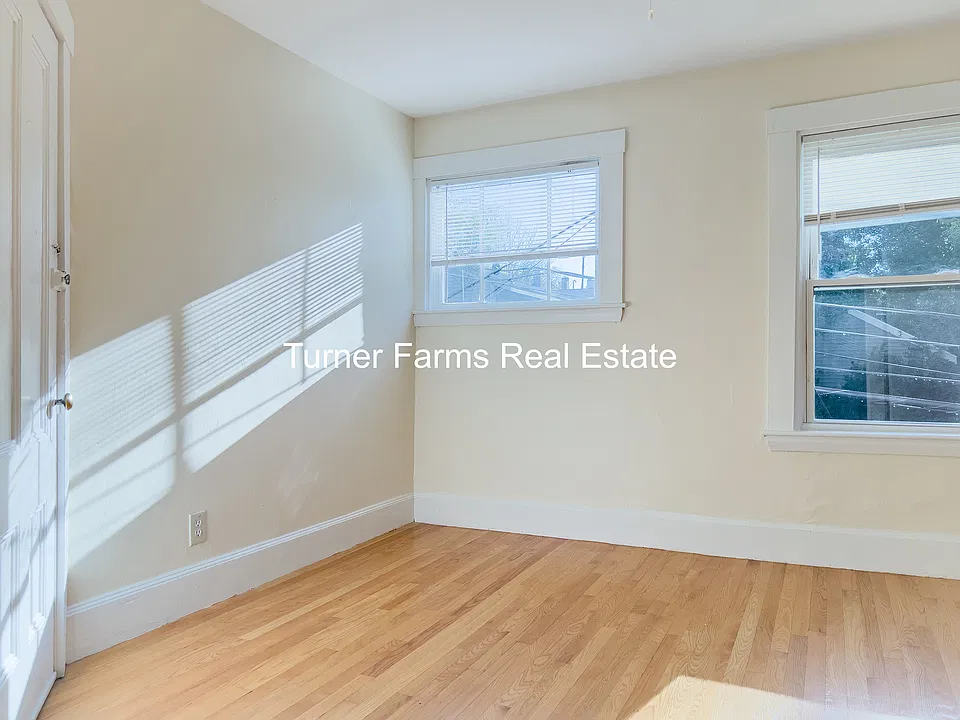 19 Bay St #2L