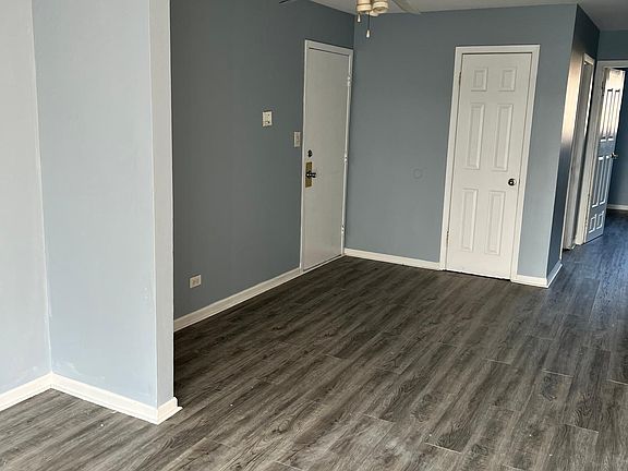 3rd image of 4125 Jennifer Ln APT 3F