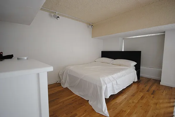 Rented by Bold New York | media 23