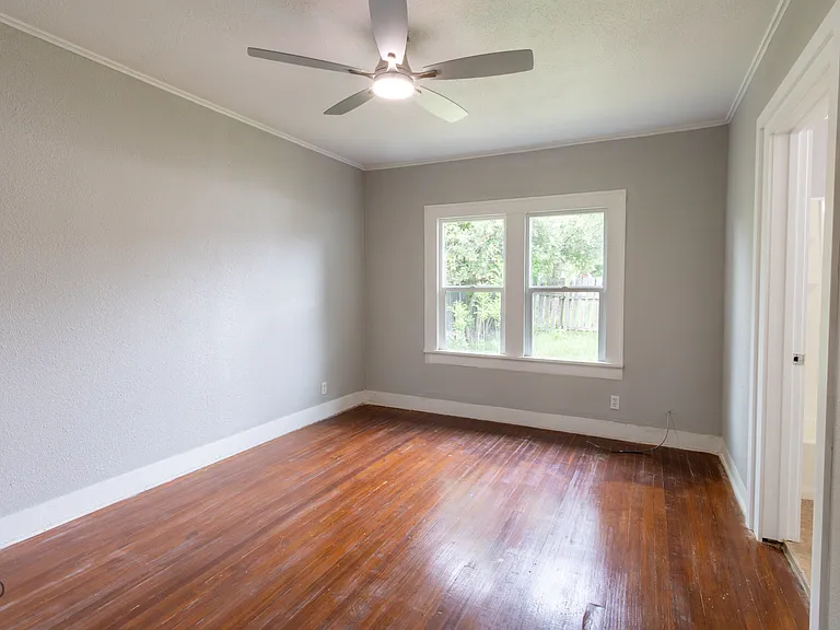 1824 Collins Ave #1/2 — Photo 8